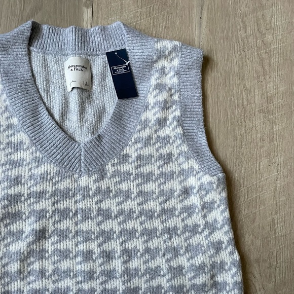 NEW Abercrombie and Fitch Houndstooth Vest brand new with tags in gray NWT - Picture 10 of 10